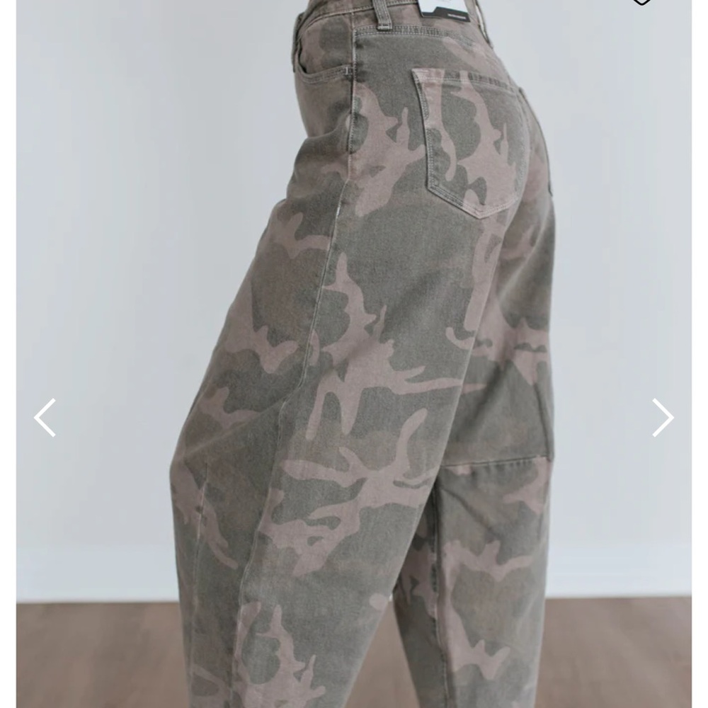 Camo Pattern Barrel Jeans - Picture 2 of 3
